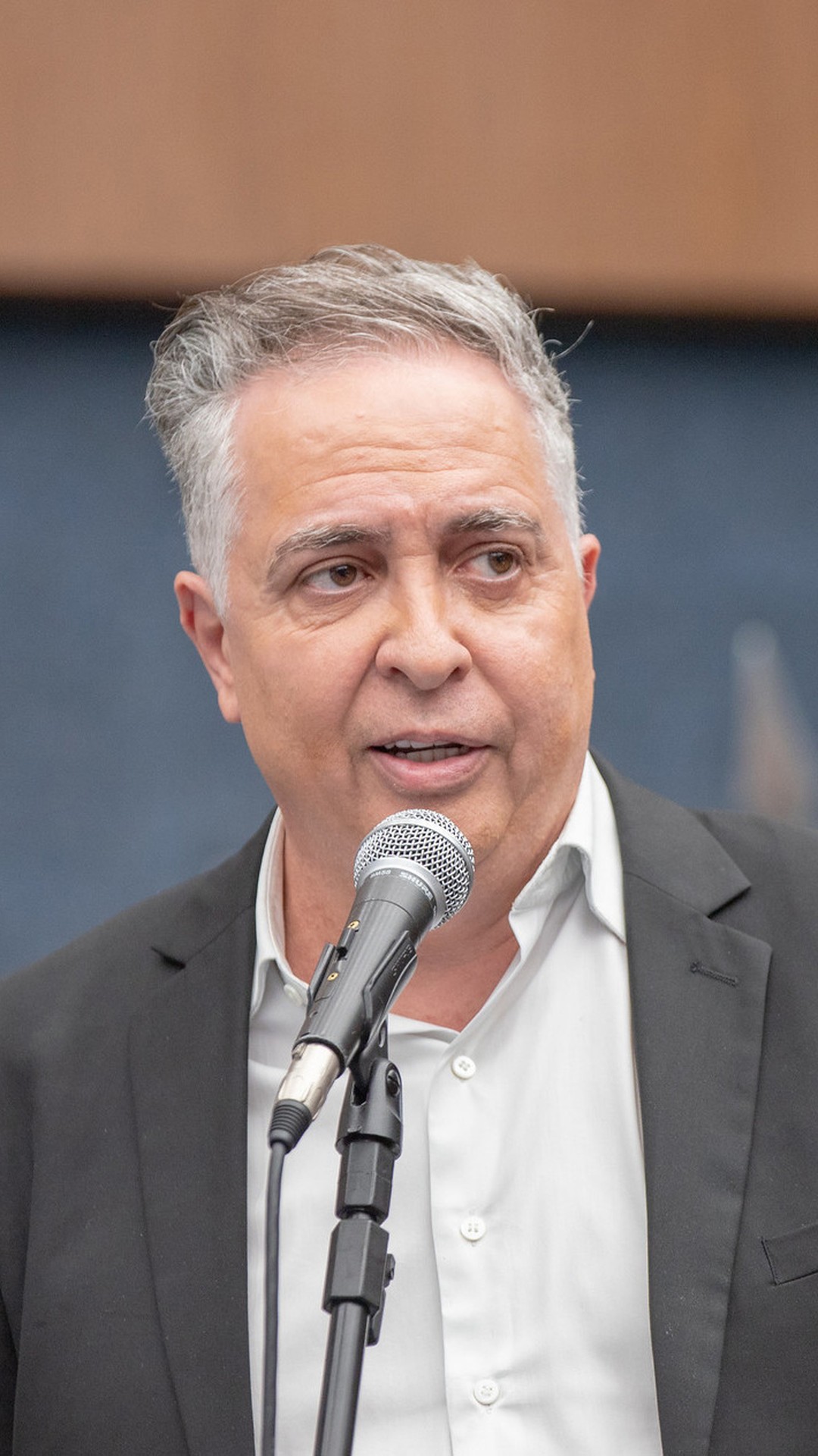Prefeito Fuad Noman está acordado e comunicativo após traqueostomia