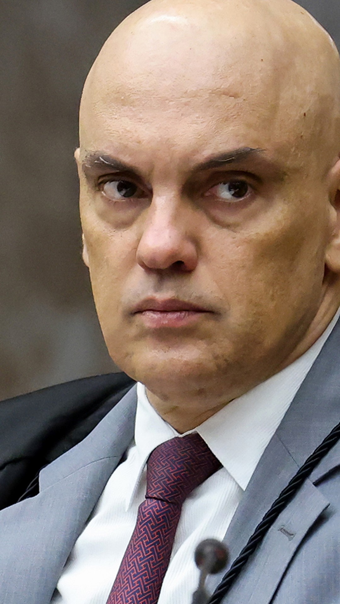 Moraes exige convite oficial para analisar ida de Bolsonaro à posse de Trump