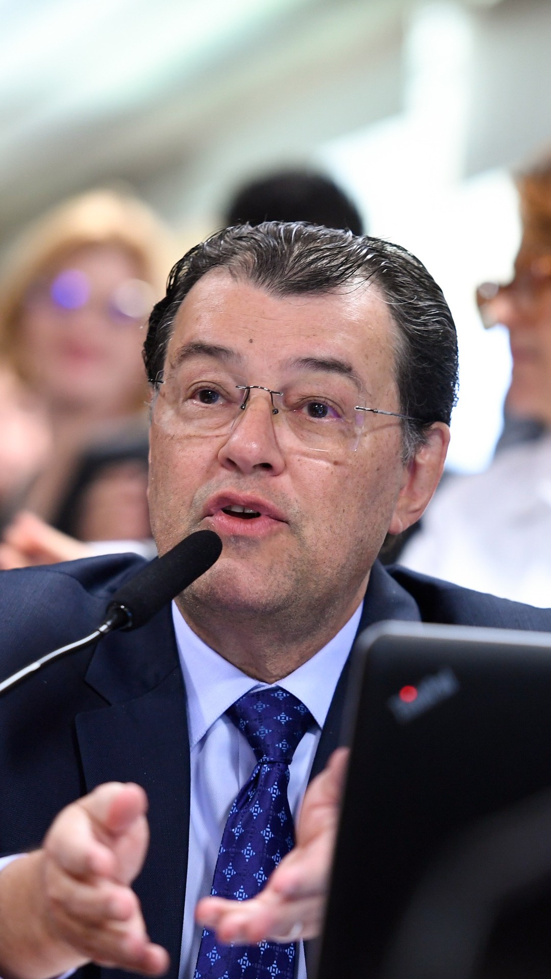 Reforma tributária: relator altera lista de isenções, inclui armas no 'imposto do pecado' e prevê cashback para telecom