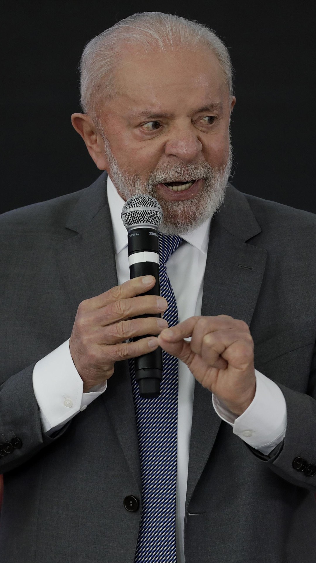 Economia brasileira vai crescer 3,5% e pode chegar a 4%, diz Lula 