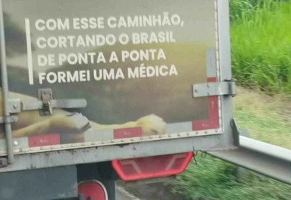 Caminhoneiro celebra a formação da filha médica com mensagem inspiradora