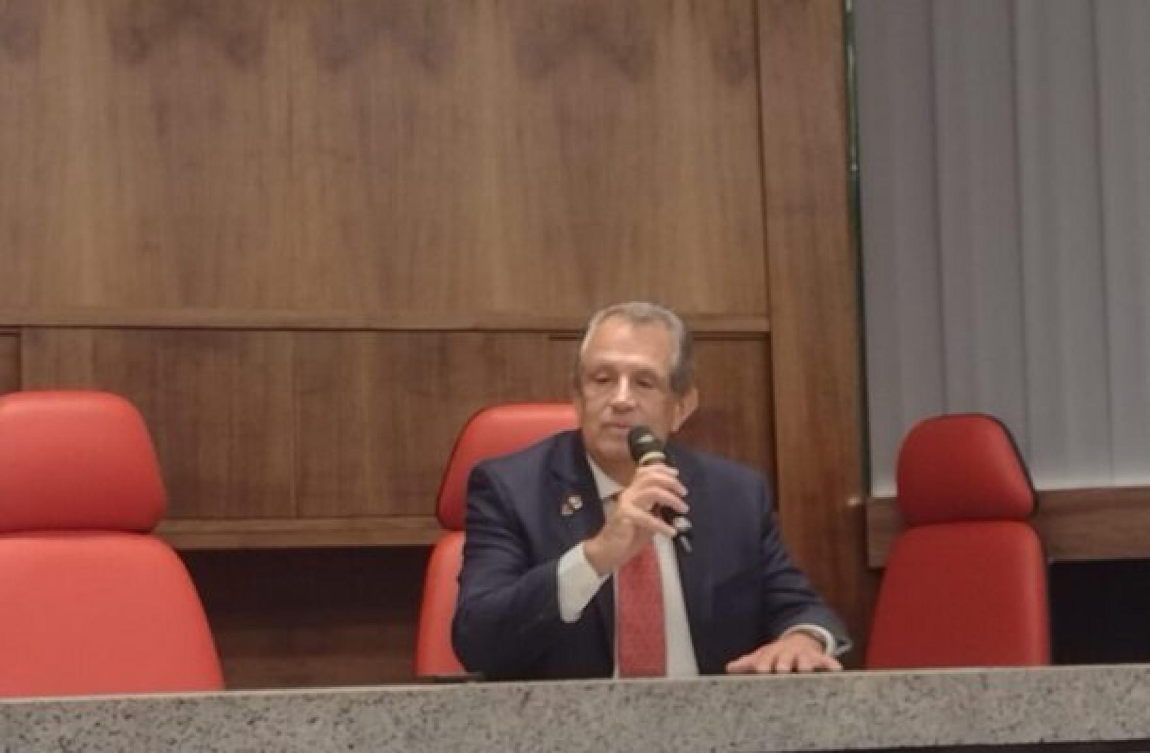 Presidente do Flamengo comenta sobre contratações e aponta mudanças no elenco por conta de calendário