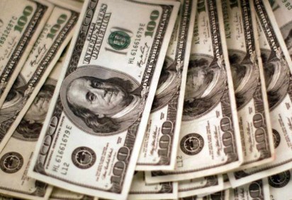 Dólar recua, em correção após sequência de altas com eleição de Trump